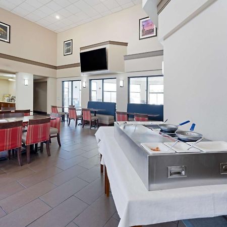 Comfort Inn & Suites Wichita Bagian luar foto